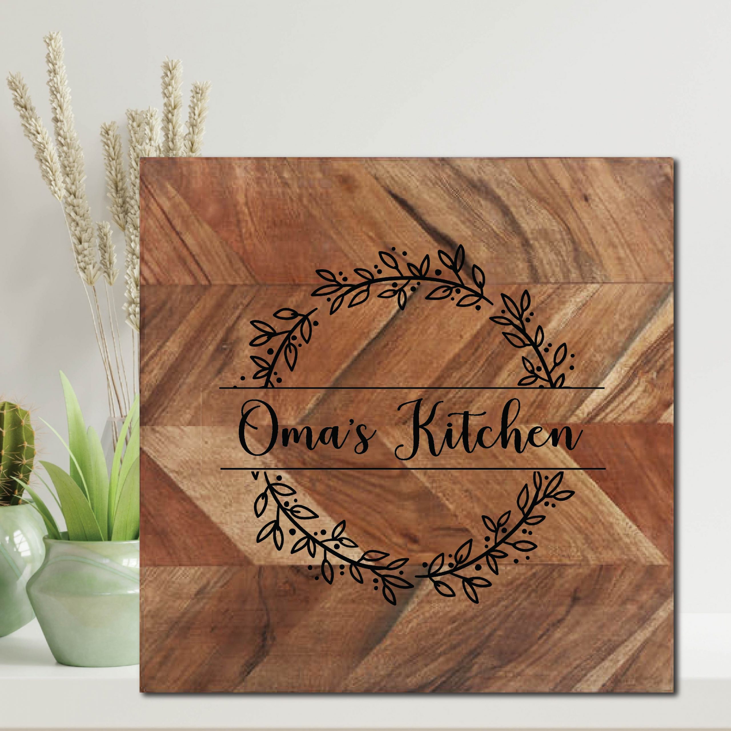 Oma's Kitchen Wreath Chopping Board